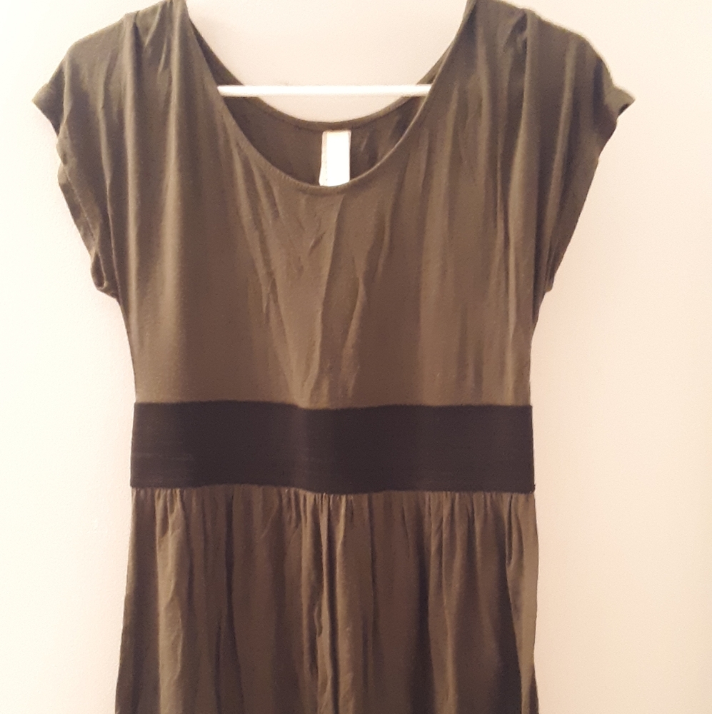 Short green dress